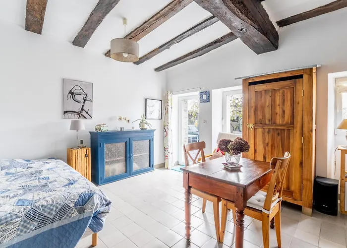 Feriehus Charmante Longere La Mesliere